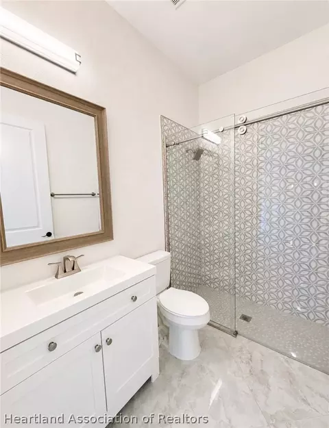 Bath - 2202 Jackson Dr, Sebring, FL 33870 photo 5 of 6