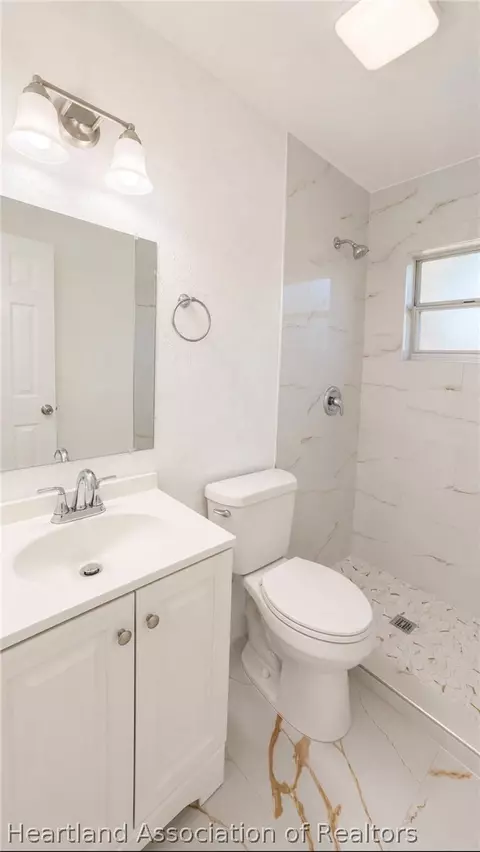Bath - 3205 Jacklin Ave, Sebring, FL 33875 photo 3 of 3