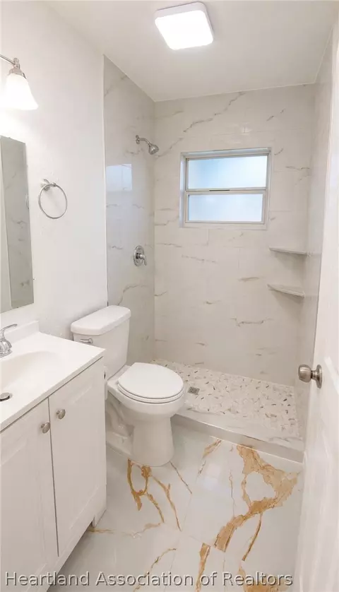 Bath - 3205 Jacklin Ave, Sebring, FL 33875 photo 2 of 3