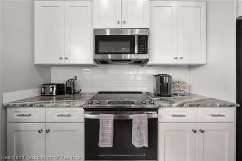 Kitchen - 5299 Pebble Beach Drive Of, Sebring, FL 33872 photo 5 of 6