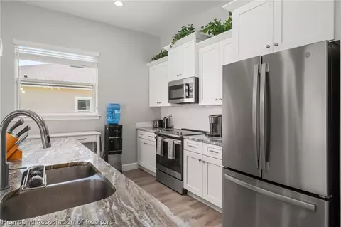 Kitchen - 5299 Pebble Beach Drive Of, Sebring, FL 33872 photo 4 of 6