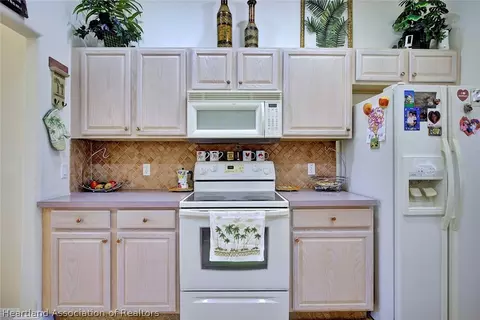 Kitchen - 2320 Jackson Dr, Sebring, FL 33870 photo 1 of 5