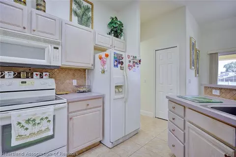 Kitchen - 2320 Jackson Dr, Sebring, FL 33870 photo 2 of 5