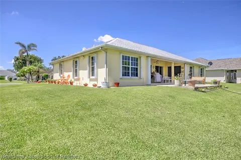 Exterior - 2320 Jackson Dr, Sebring, FL 33870 photo 2 of 2