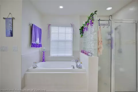 Bath - 2320 Jackson Dr, Sebring, FL 33870 photo 1 of 3
