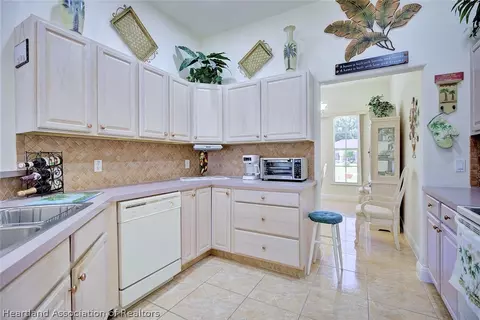 Kitchen - 2320 Jackson Dr, Sebring, FL 33870 photo 4 of 5