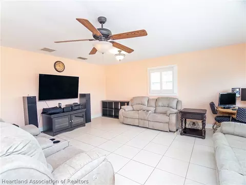 Living - 905 Kerry Dr, Sebring, FL 33870 photo 2 of 3