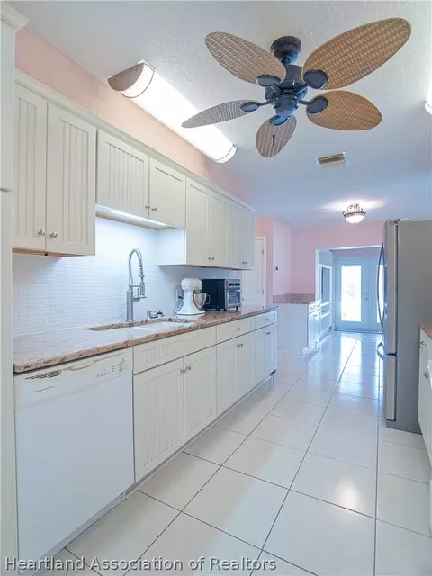 Kitchen - 905 Kerry Dr, Sebring, FL 33870 photo 1 of 3