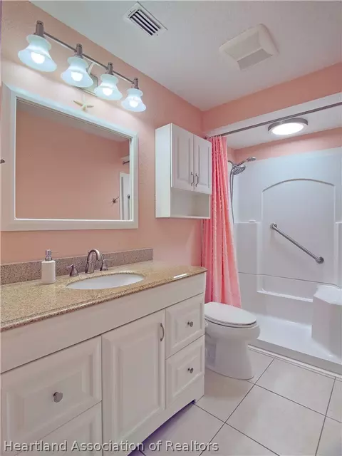 Bath - 905 Kerry Dr, Sebring, FL 33870 photo 2 of 2