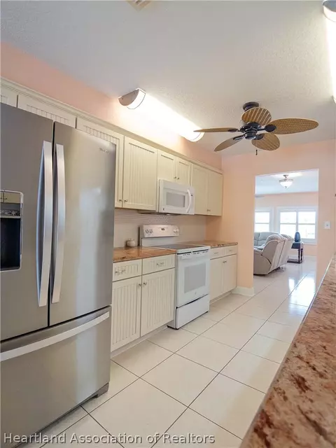 Kitchen - 905 Kerry Dr, Sebring, FL 33870 photo 2 of 3