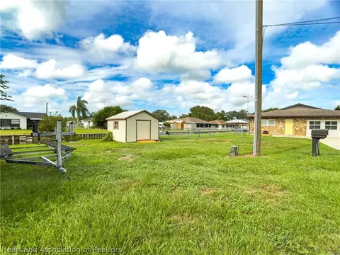 Exterior - 905 Kerry Dr, Sebring, FL 33870 photo 9 of 10