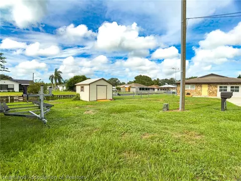 Exterior - 905 Kerry Dr, Sebring, FL 33870 photo 11 of 12