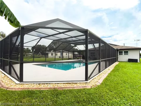 Exterior - 905 Kerry Dr, Sebring, FL 33870 photo 6 of 10