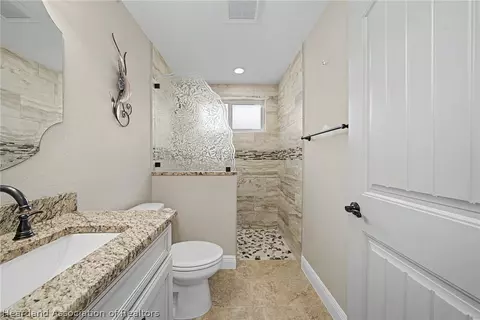 Bath - 5130 Pebble Beach Dr, Sebring, FL 33872 photo 4 of 5
