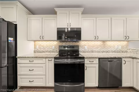 Kitchen - 5130 Pebble Beach Dr, Sebring, FL 33872 photo 2 of 4