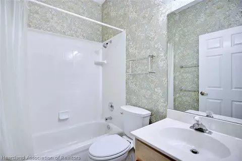 Bath - 2117 Vantage Trce, Sebring, FL 33872 photo 3 of 3