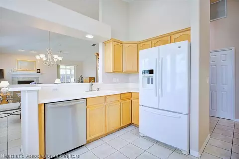 Kitchen - 2117 Vantage Trce, Sebring, FL 33872 photo 2 of 4