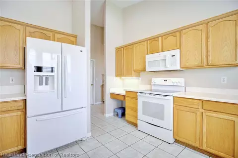Kitchen - 2117 Vantage Trce, Sebring, FL 33872 photo 1 of 4