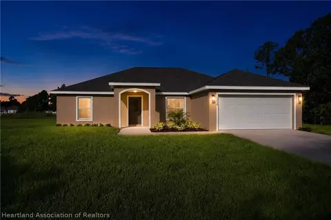 Exterior - 6898 Dickinson Dr, Sebring, FL 33872 photo 2 of 8