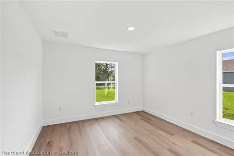 Bedroom - 6898 Dickinson Dr, Sebring, FL 33872 photo 8 of 10