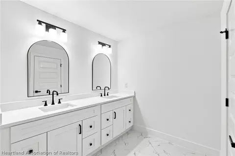 Bath - 6898 Dickinson Dr, Sebring, FL 33872 photo 2 of 5