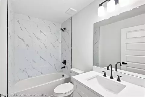 Bath - 6898 Dickinson Dr, Sebring, FL 33872 photo 4 of 5