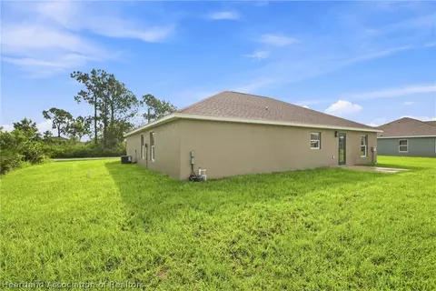 Exterior - 6898 Dickinson Dr, Sebring, FL 33872 photo 5 of 8