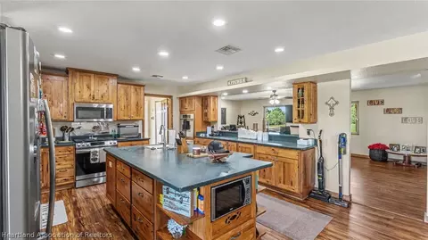Kitchen - 339 Mini Ranch Rd, Sebring, FL 33870 photo 3 of 5