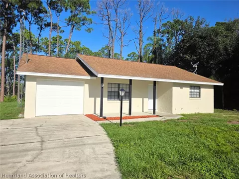 325 Johnson Ave NE, Lake Placid, FL 33852
