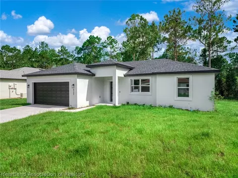 Exterior - 8725 Capilla St, Sebring, FL 33872 photo 2 of 8