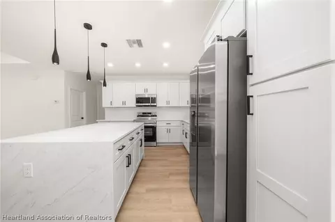 Kitchen - 8725 Capilla St, Sebring, FL 33872 photo 6 of 7