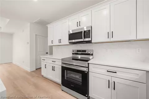 Kitchen - 8725 Capilla St, Sebring, FL 33872 photo 3 of 7