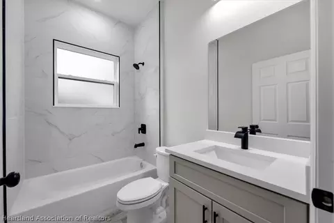 Bath - 4700 San Ignacio Dr, Sebring, FL 33872 photo 3 of 5