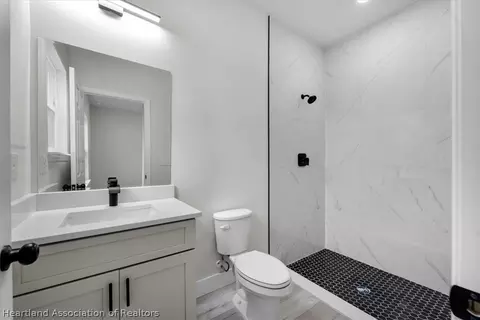 Bath - 4700 San Ignacio Dr, Sebring, FL 33872 photo 4 of 5