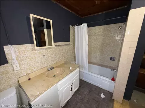 Bath - 115 Lawrence Ave, Sebring, FL 33870 photo 2 of 2