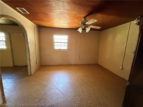Living - 115 Lawrence Ave, Sebring, FL 33870 photo 3 of 3