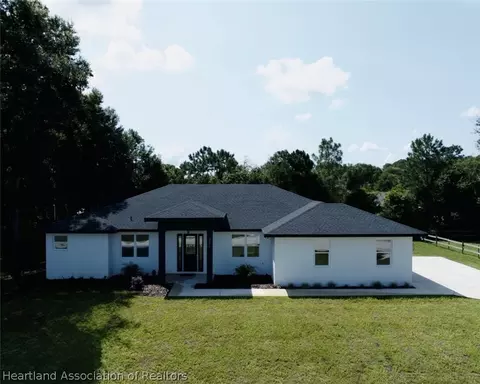 2011 W Falcon Rd, Avon Park, FL 33825