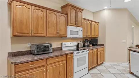 Kitchen - 2001 Alan St, Sebring, FL 33875 photo 4 of 5