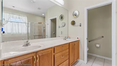Bath - 2001 Alan St, Sebring, FL 33875 photo 2 of 4