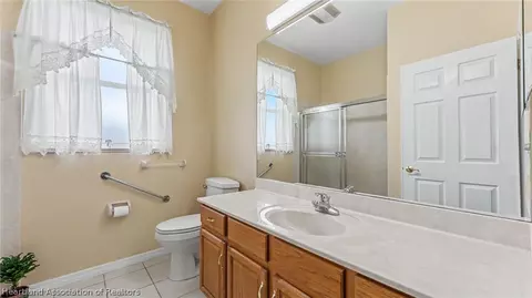 Bath - 2001 Alan St, Sebring, FL 33875 photo 4 of 4