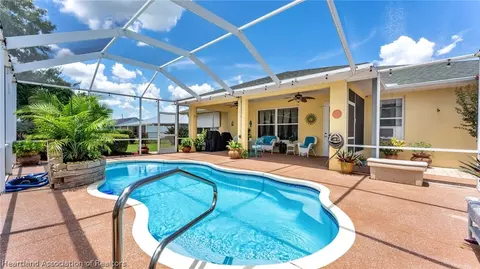 Exterior - 2001 Alan St, Sebring, FL 33875 photo 6 of 12