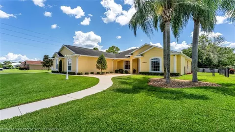 Exterior - 2001 Alan St, Sebring, FL 33875 photo 2 of 12
