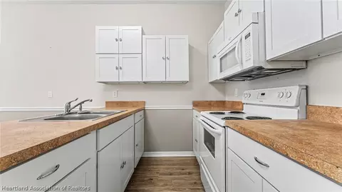 Kitchen - 2001 Alan St, Sebring, FL 33875 photo 5 of 5