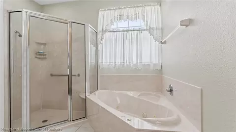 Bath - 2001 Alan St, Sebring, FL 33875 photo 3 of 4