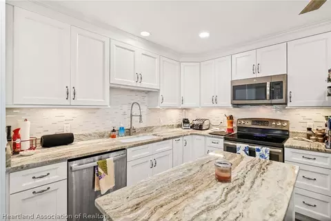 Kitchen - 18 Peaceful Pl, Lorida, FL 33857 photo 3 of 5