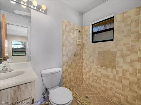 Bath - 1205 Killarney Dr, Sebring, FL 33870 photo 1 of 1