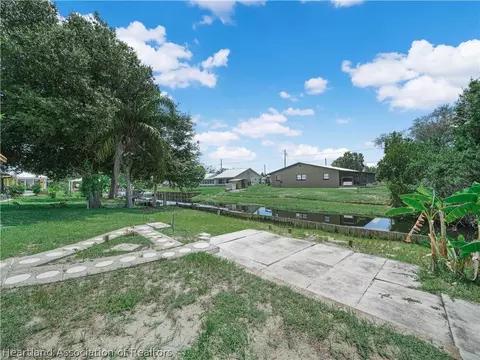 Exterior - 1205 Killarney Dr, Sebring, FL 33870 photo 4 of 6