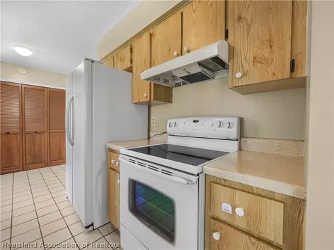 Kitchen - 1205 Killarney Dr, Sebring, FL 33870 photo 4 of 4