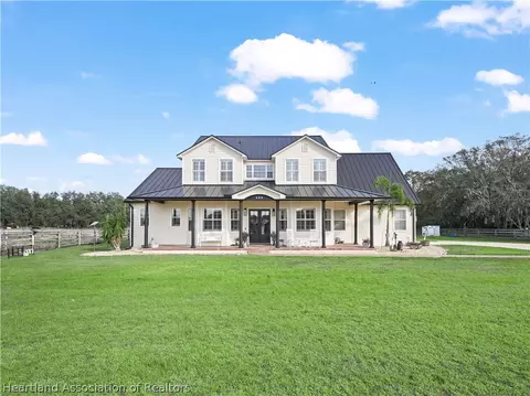 423 9th St NE, Fort Meade, FL 33841