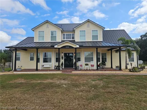 423 9th St NE, Fort Meade, FL 33841